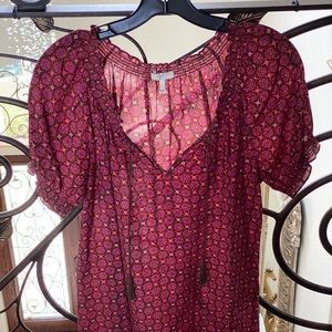 Super cute everyday top.